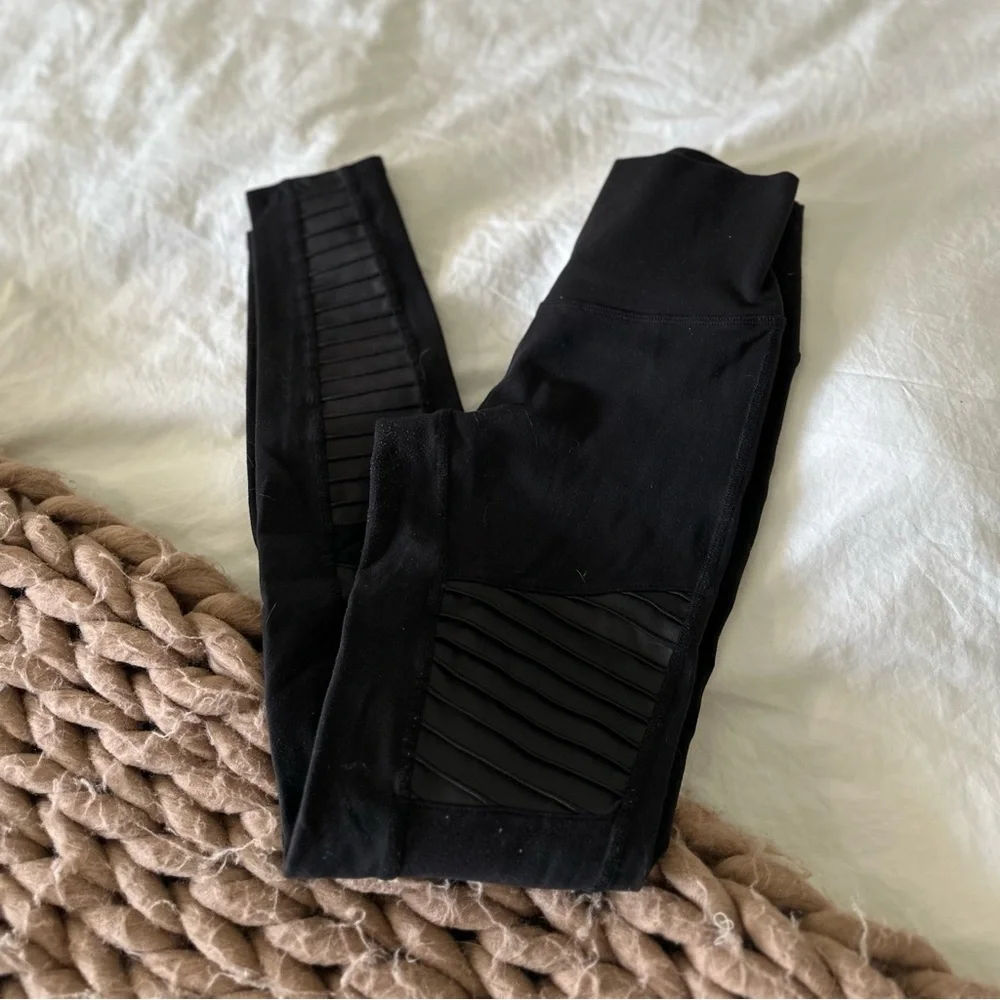 Alo Yoga Moto Leggings
